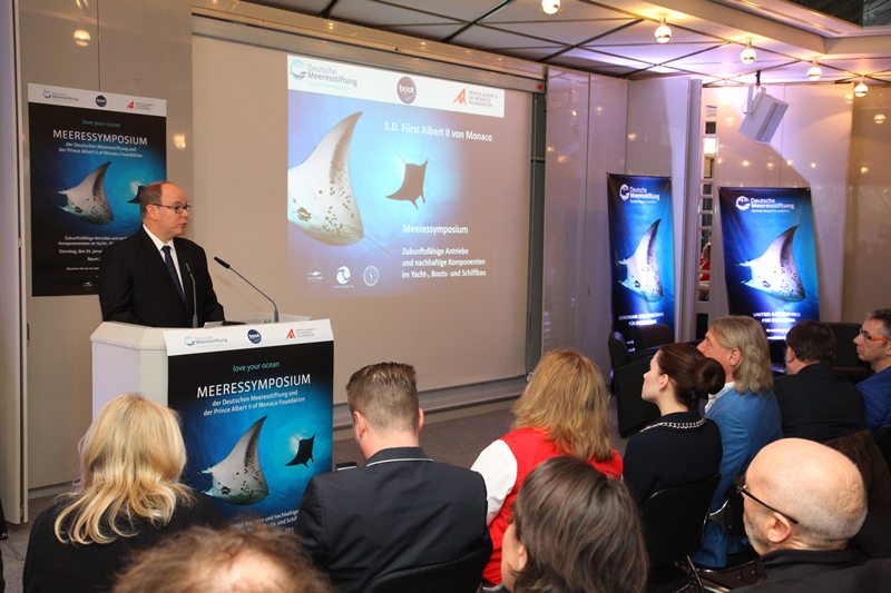 Prince Albert II of Monaco opened the symposium with a speech in which he pointed out that his foundation is, among others, active in protecting marine life and in trying to open up more marine reservations.