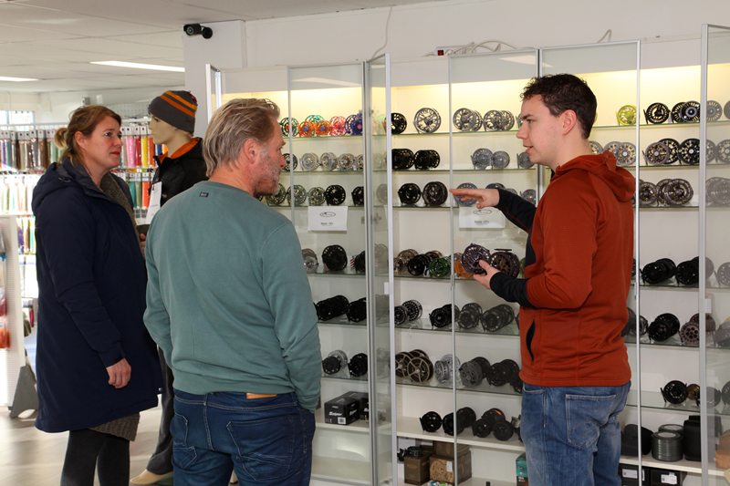 Owner Daniel (right) gives advice on buying a fly-reel for seatrout fly-fishing in Denmark.