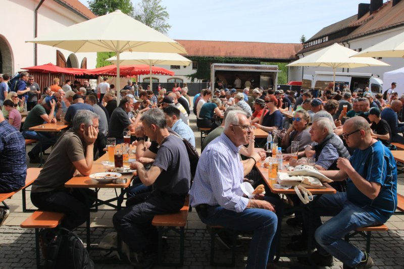 Our friend and fly-fishing colleague Moritz will once again be at the EWF this year with his stand in the Stadtsaal Innenhof and will spoil us with his pizza.