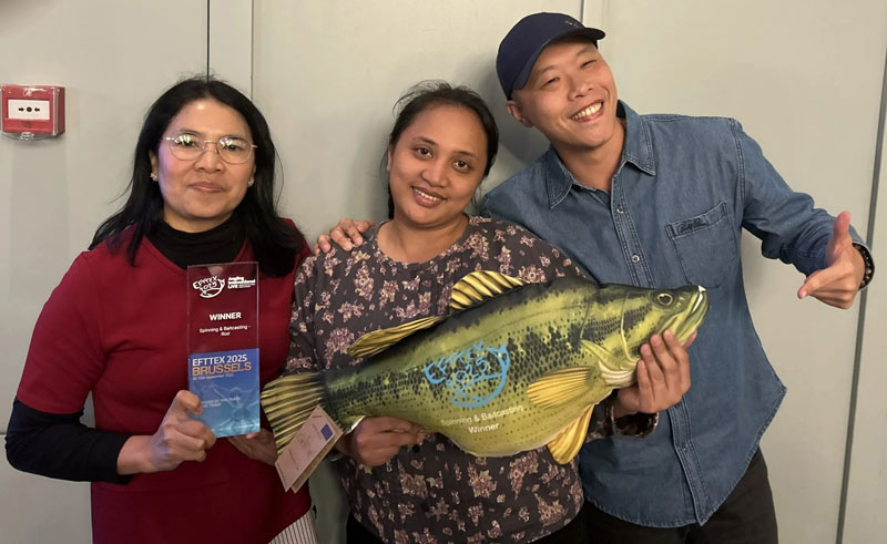 Main Picture: PT Central Sarana Pancing of Indonesia celebrate their win in the Spinning & Baitcasting Rod category.
