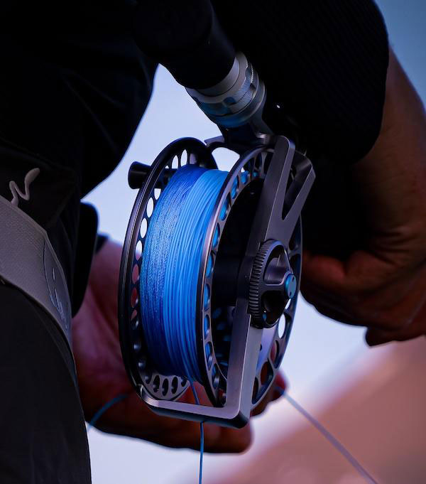 The 4m Handling Zone (0.8–1mm thicker than the Running Line) acts as a continuation of the rear taper, increasing line balance and enabling you to hold more line in the air before shooting.