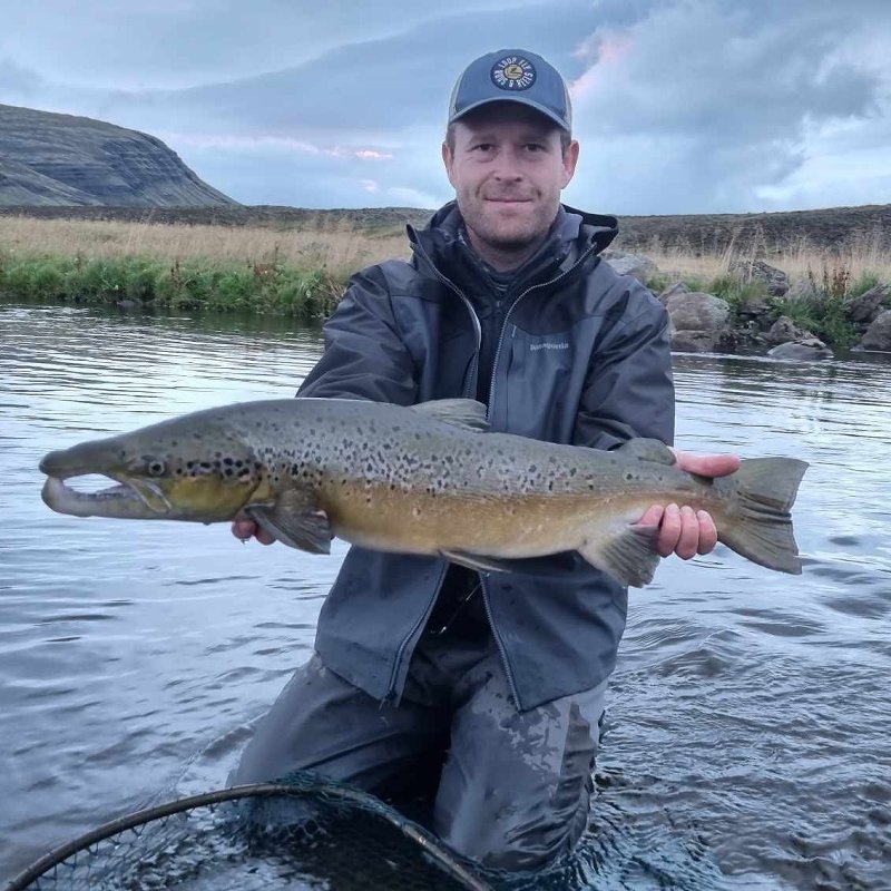 Visitors can actively follow the tying of fly patterns for salmon, Arctic char and trout fishing at the fly-tying benches of Baldur Hermansson, Skúli Kristinsson, Sigurberg Guðbrandsson and Thorbjörn Helgi.